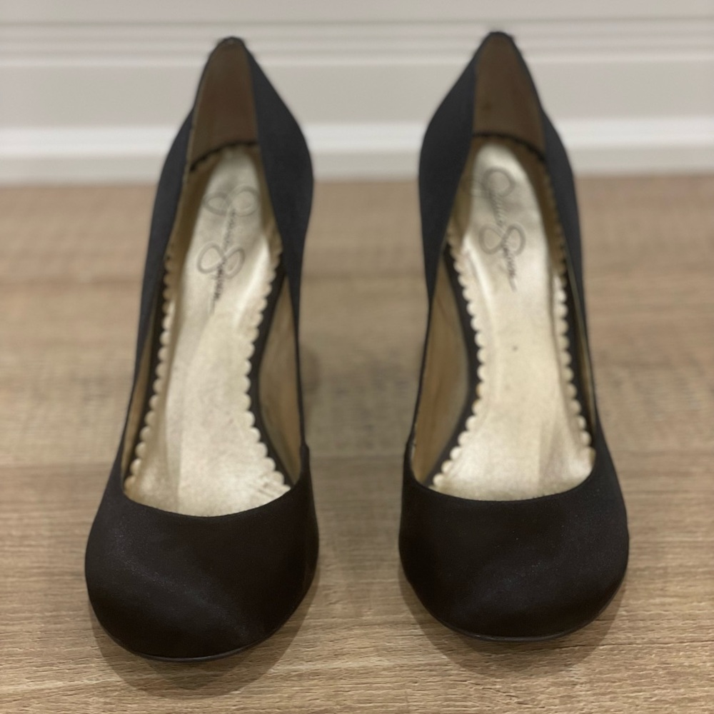 Jessica Simpson formal black pump heels size 41 - satin-y fabric and gorgeous